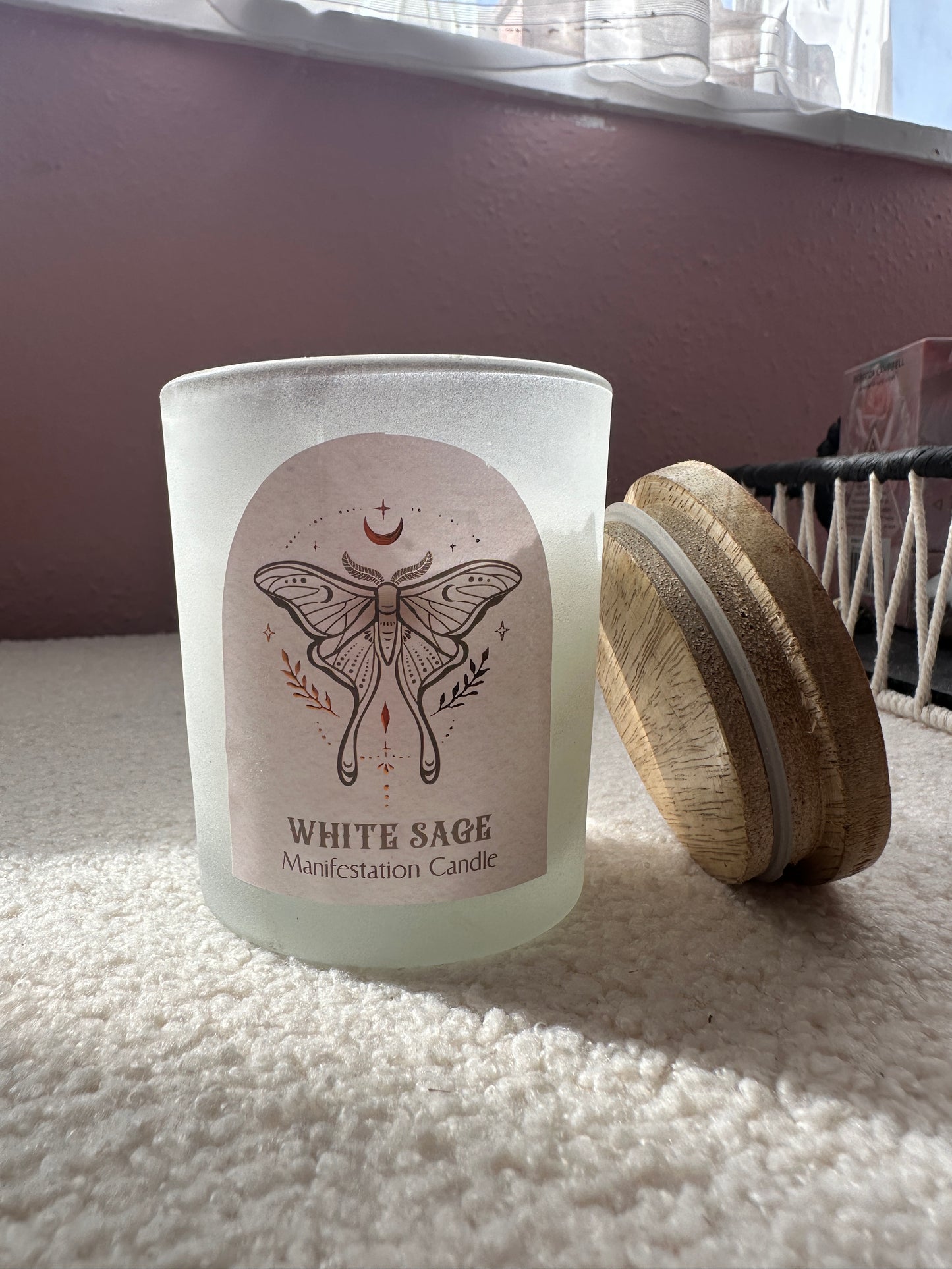 LUNA MOTH MANIFESTATION CANDLE WITH CLEAR QUARTZ CRYSTALS