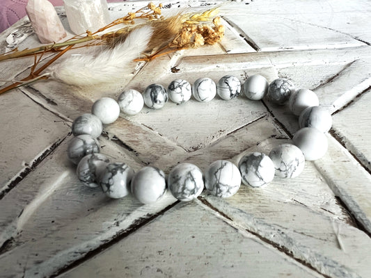 Howlite stretchy bangle